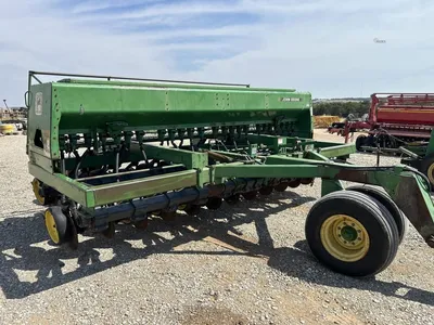 Used 1992 John Deere 750, photo 1 of 6