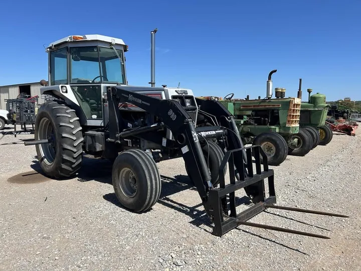 Used 1989 White 120, photo 1 of 6
