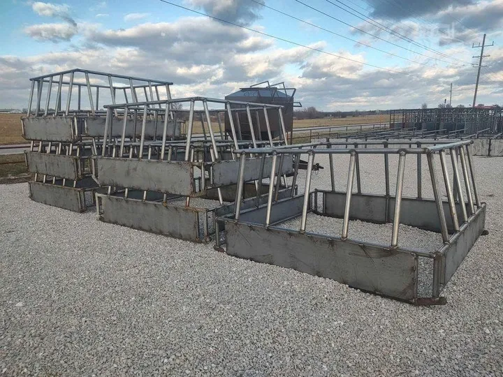 New Heavy-Duty Hay Bale Feeder, photo 1 of 6
