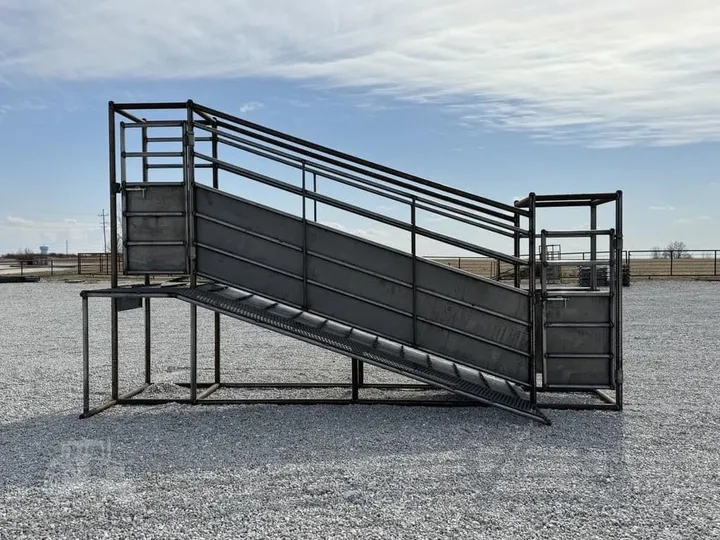 New Heavy-Duty Single Loading Chute Ramp, photo 1 of 6