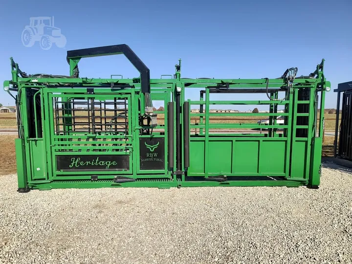 New Synergy Ag Heritage Hydraulic XL Chute & Alley (HHXL), photo 1 of 6
