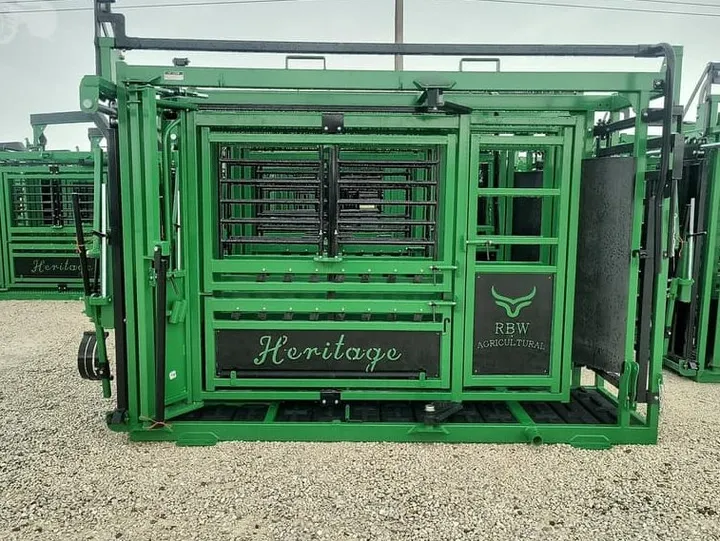 New Synergy Ag Heritage Manual Cattle Chute (HM), photo 1 of 6