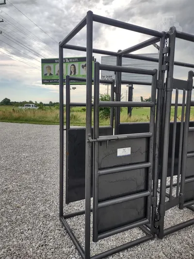 New Cattle Palpation Cage, photo 1 of 3