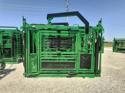 New Synergy Ag Heritage Hydraulic Cattle Chute (HH), photo 1 of 6