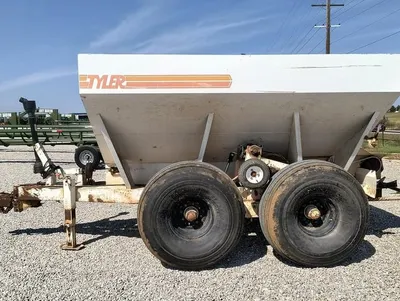 Used Tyler Moonwalk 260 6-Ton Fertilizer Spreader, photo 1 of 6