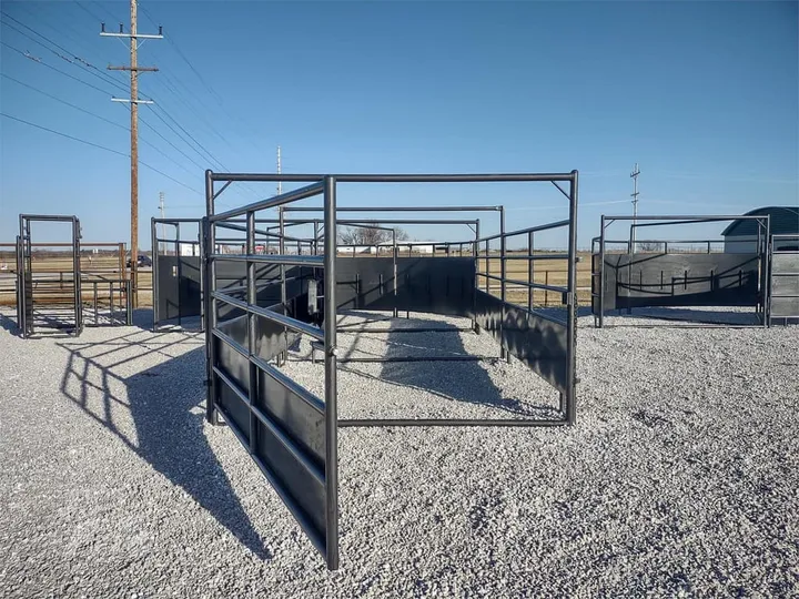 New Sweep Tub Holding Pen, photo 1 of 2