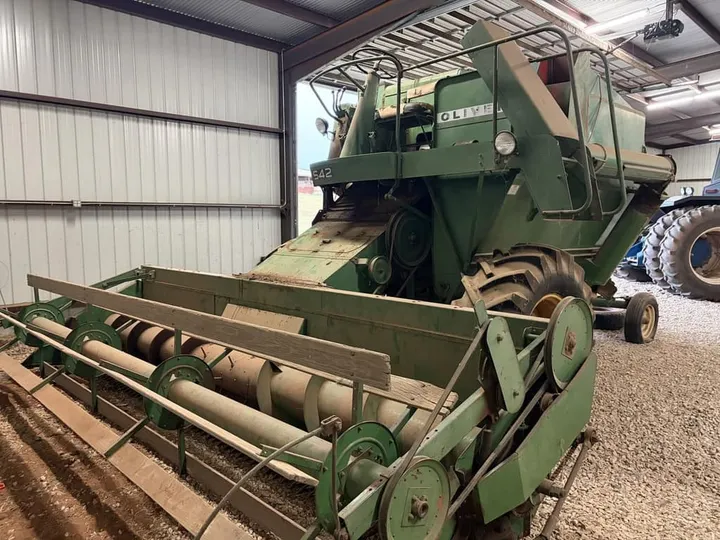 Used Oliver 542, photo 2 of 3