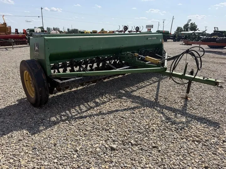 Used 1993 John Deere 450, photo 2 of 6