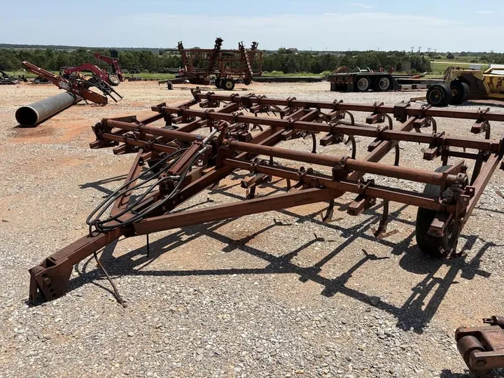 Used International 37, photo 2 of 6