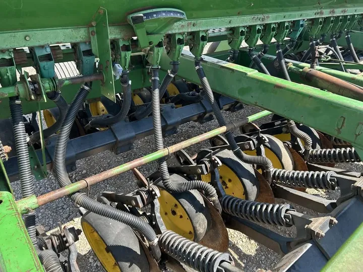 Used 1992 John Deere 750, photo 2 of 6