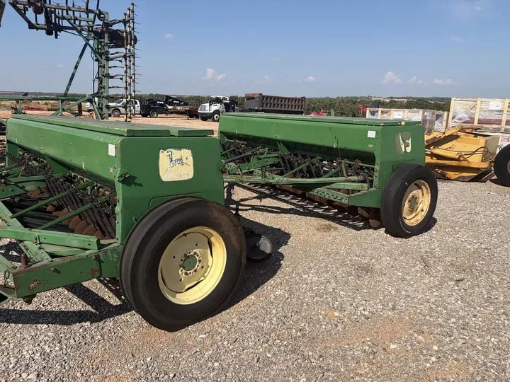 Used John Deere 8300, photo 2 of 4