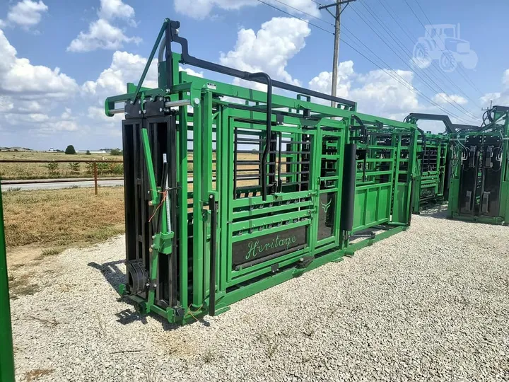 New Synergy Ag Heritage XL Manual Chute with Adjustable Alley (HM), photo 2 of 6