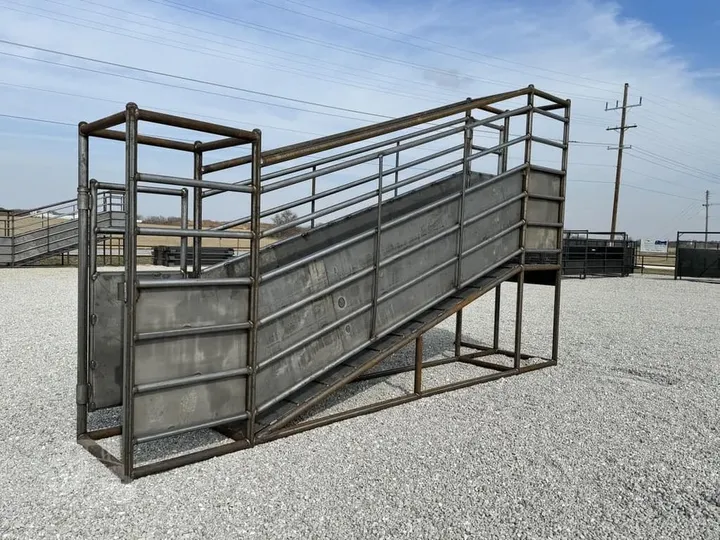 New Heavy-Duty Single Loading Chute Ramp, photo 2 of 6