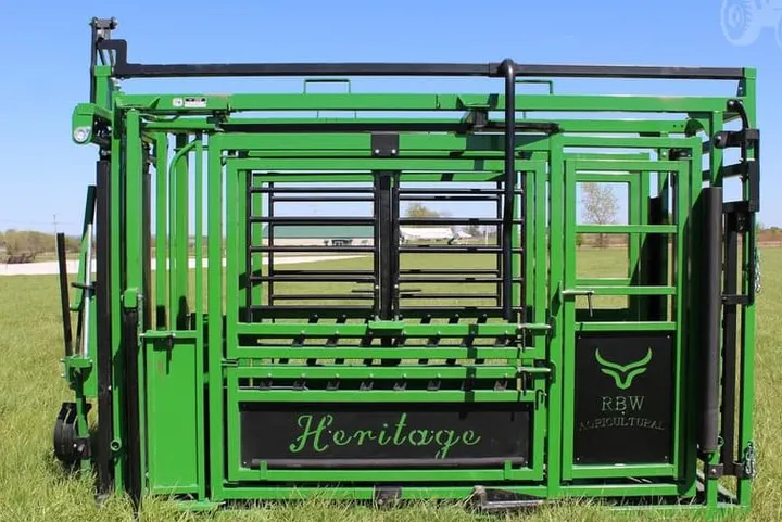 New Synergy Ag Heritage Manual Cattle Chute (HM), photo 2 of 6