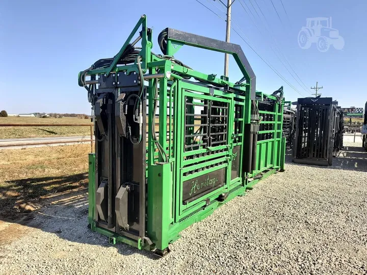 New Synergy Ag Heritage Hydraulic XL Chute & Alley (HHXL), photo 2 of 6