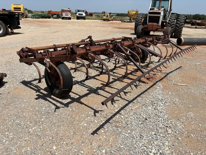 Used International 37, photo 3 of 6