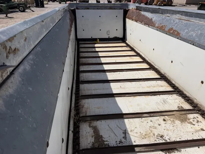 Used 2015 H & S 430, photo 3 of 6