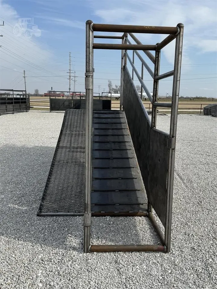 New Heavy-Duty Single Loading Chute Ramp, photo 3 of 6