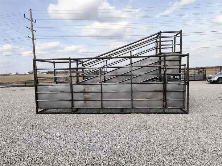 New Cattle Loading Chute, photo 3 of 6