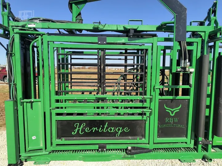 New Synergy Ag Heritage Hydraulic XL Chute & Alley (HHXL), photo 3 of 6