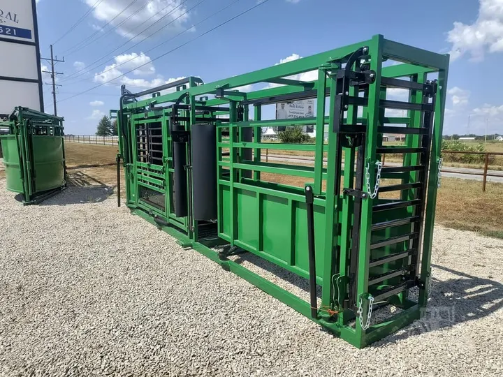 New Synergy Ag Heritage XL Manual Chute with Adjustable Alley (HM), photo 3 of 6