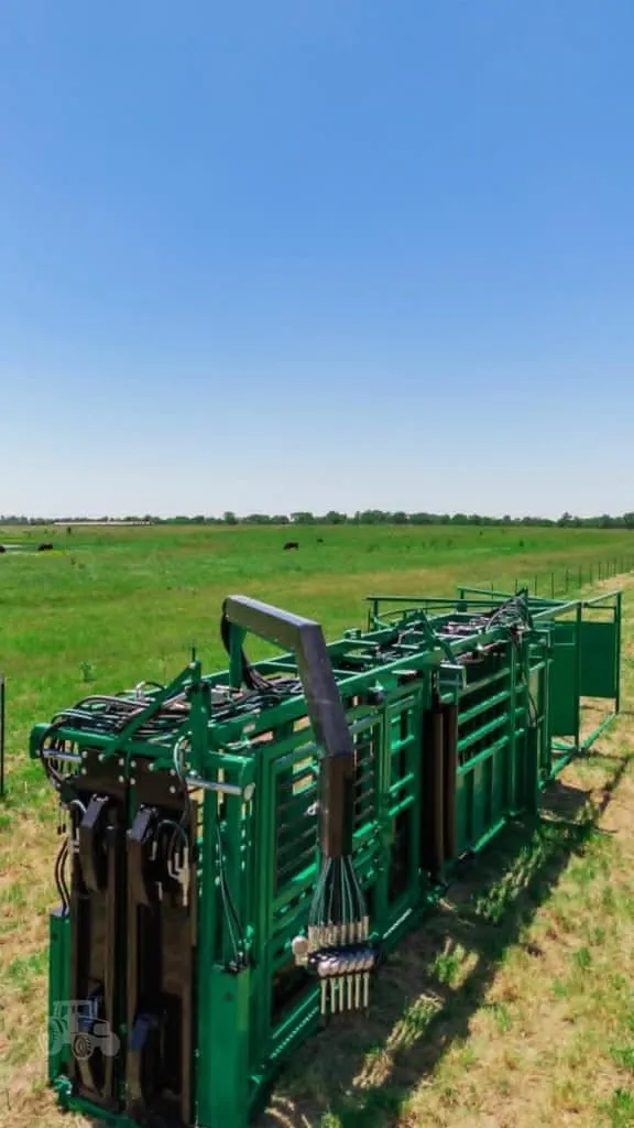 New Synergy Ag Heritage Hydraulic XLT Chute, Alley & Tub (HHXLT), photo 3 of 6