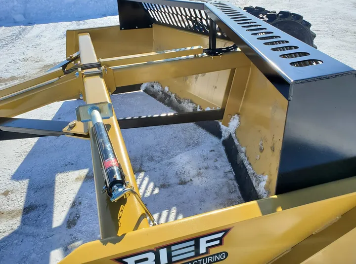 Close-up of the V-style moldboard and lift cylinder on a Reif box scraper