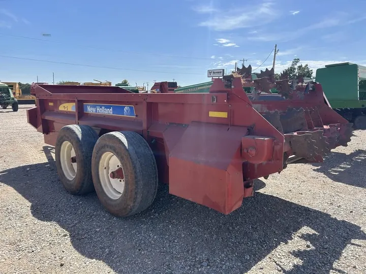 Used 2010 New Holland 195, photo 4 of 6
