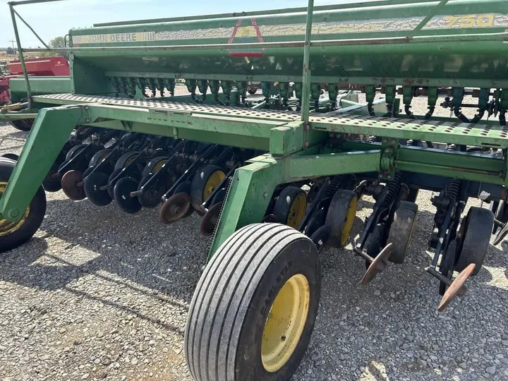 Used 1992 John Deere 750, photo 4 of 6