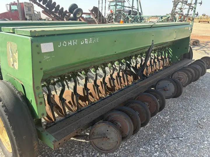 Used John Deere 8300, photo 4 of 4