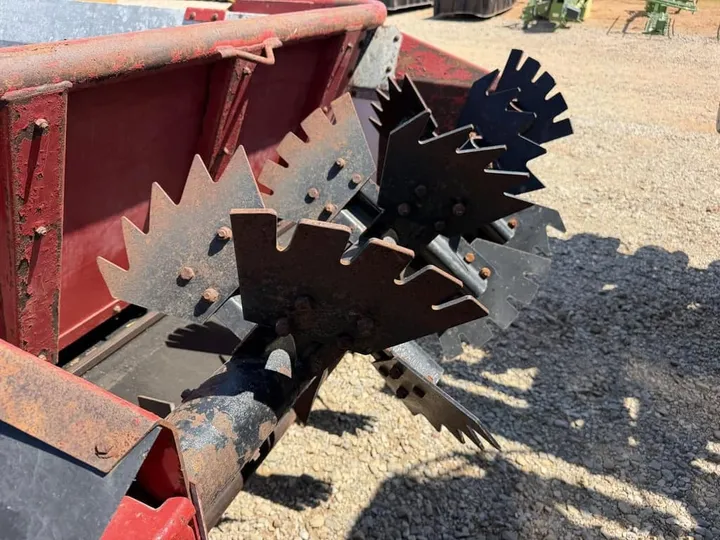 Used 2015 H & S 3127, photo 4 of 6