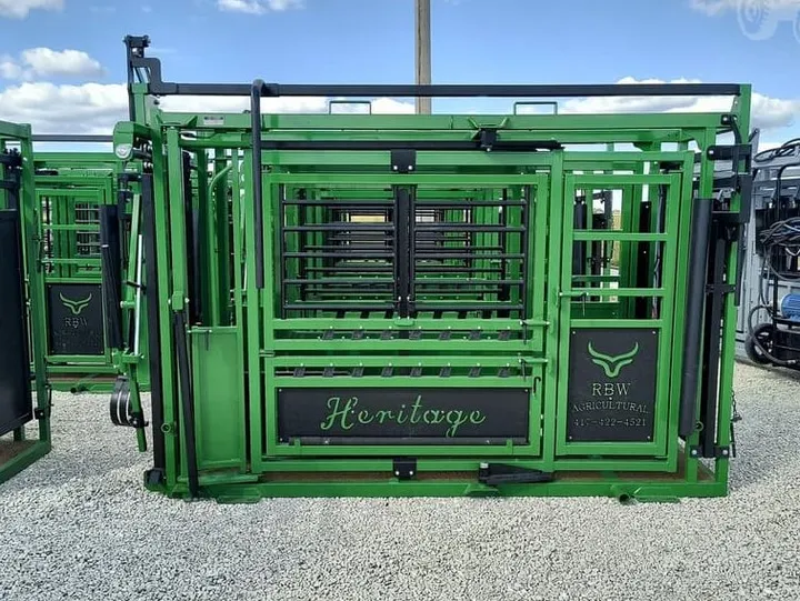New Synergy Ag Heritage Manual Cattle Chute (HM), photo 4 of 6