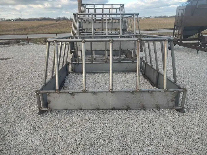 New Heavy-Duty Hay Bale Feeder, photo 5 of 6