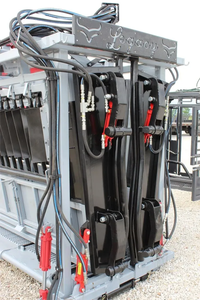 New Synergy Ag Legacy GP Commercial Cattle Chute with Gas Power Unit, photo 5 of 6