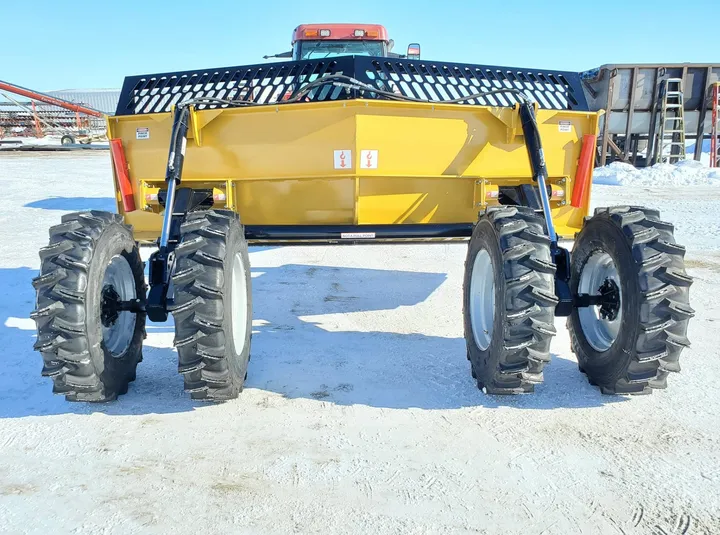 V-Shape Box Scraper rear view showing the four pivot tires