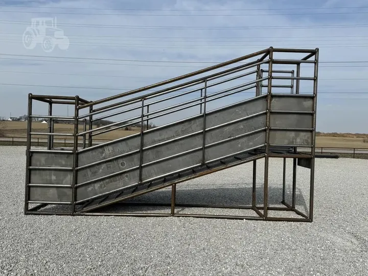 New Heavy-Duty Single Loading Chute Ramp, photo 6 of 6