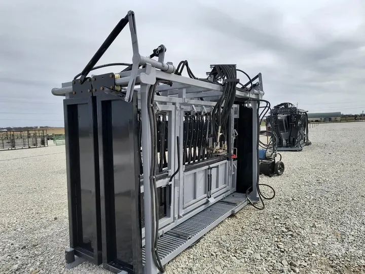 New Synergy Ag Legacy E Commercial Cattle Chute, photo 6 of 6