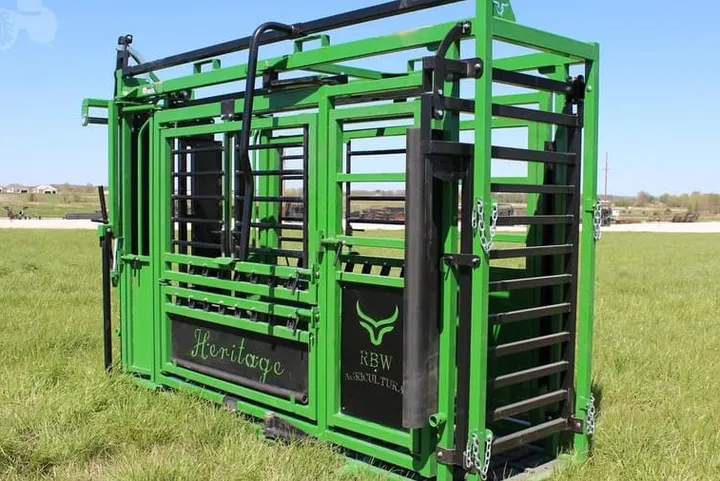 New Synergy Ag Heritage Manual Cattle Chute (HM), photo 6 of 6
