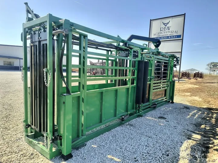 New Synergy Ag Heritage Hydraulic XL Chute & Alley (HHXL), photo 6 of 6